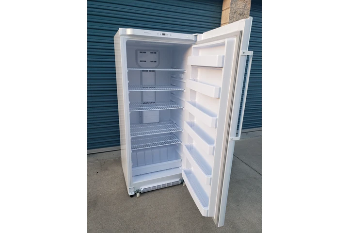 $450 : Danby Upright Freezer 17 Cu ft image 3
