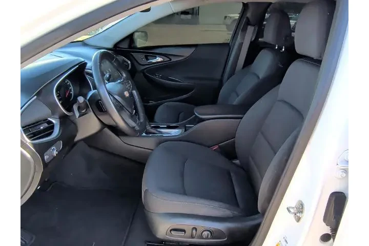 $15881 : Chevrolet Malibu 2020 RS 4dr image 10