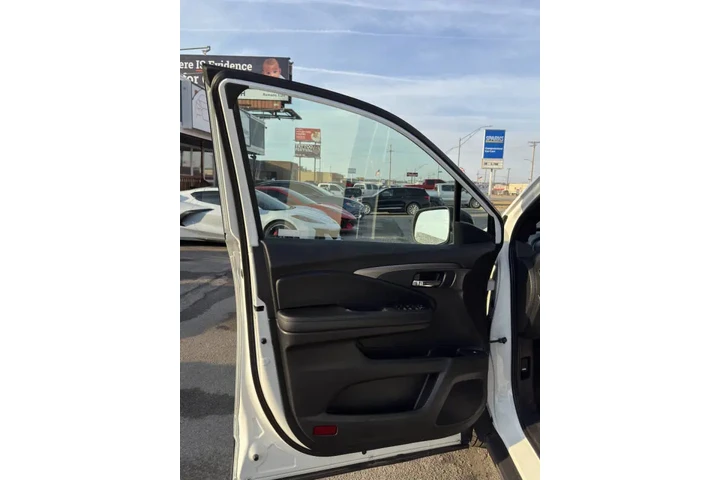 $23750 : 2022 Pilot Sport image 8
