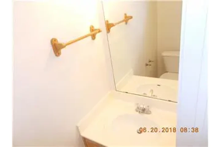 $900 : Rental property with 3 bedro image 10