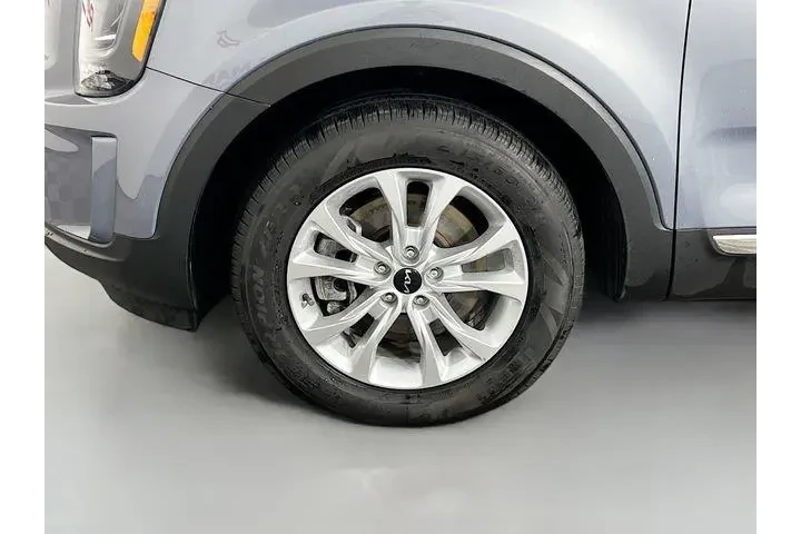 $27975 : Kia Telluride 2022 LX 4dr SU image 10