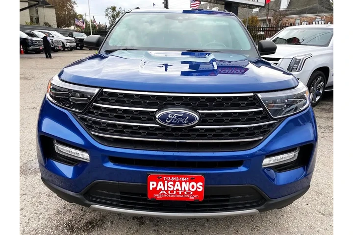 2022 Explorer XLT image 2