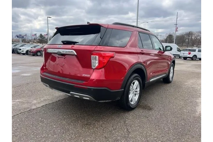 $33365 : Ford Explorer 2023 AWD XLT 4 image 4
