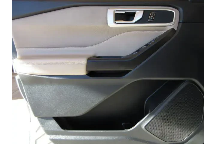 $17499 : Ford Explorer 2020 XLT 4dr S image 9