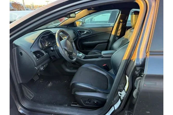 $10500 : Chrysler 200 2016 S 4dr Seda image 8