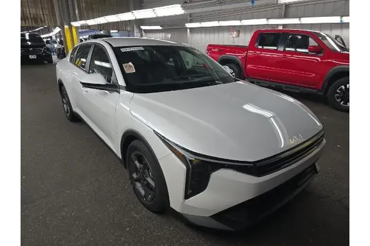 $24650 : Kia K4 2025 LXS 4dr Sedan image 2