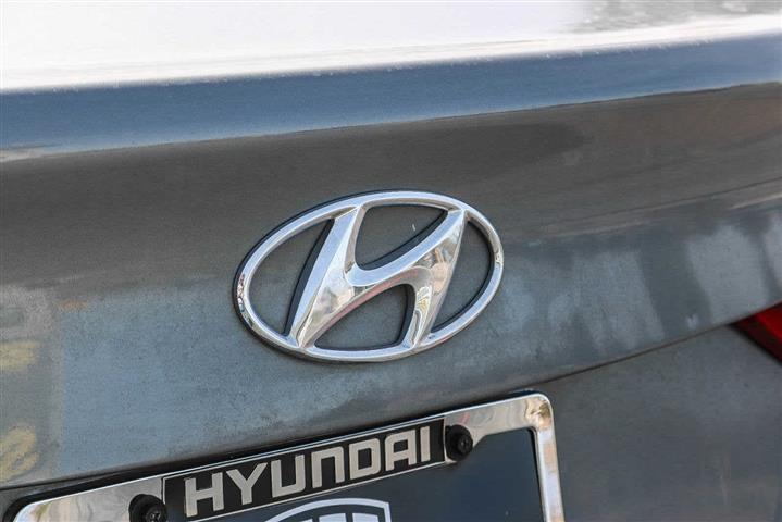 $9300 : Pre-Owned 2013 Hyundai Elantr image 9