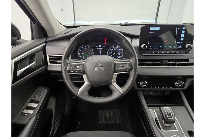 $24998 : Mitsubishi Outlander 2024 SE image 10