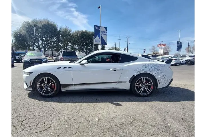 $27998 : Ford Mustang 2024 EcoBoost 2 image 5