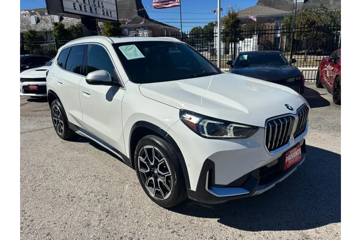 2023 BMW X1 xDrive28i image 3