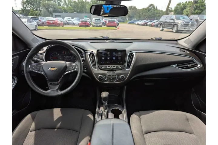 $15987 : 2021 Malibu LT image 3