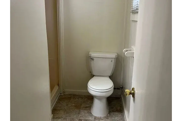 $700 : Amplia casa de 1 dormitorio image 5