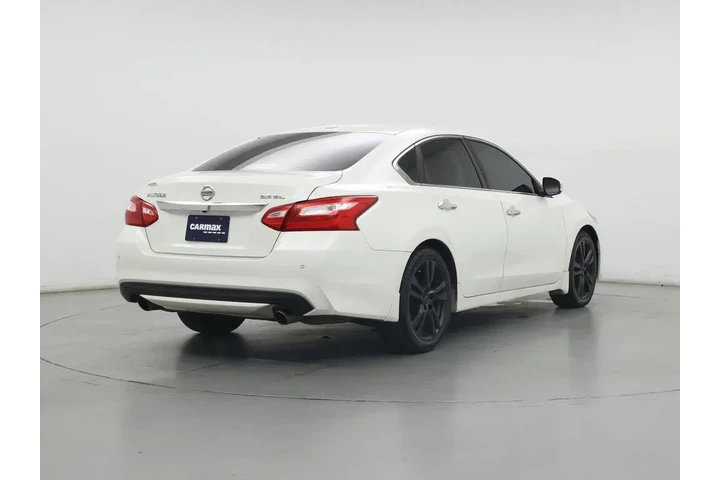 $13998 : Nissan Altima 2016 3.5 SL 4d image 8