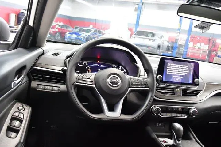 $21994 : Nissan Altima 2025 2.5 SV 4d image 8