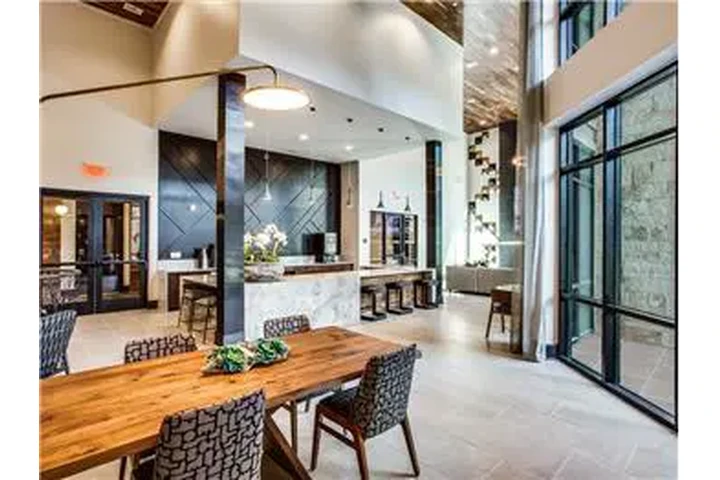 $2516 : Rental property with 1 bedro image 6