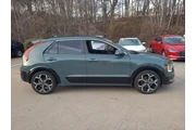 $23993 : Kia Niro Plug-In Hybrid 2023 thumbnail