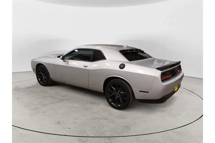 $25988 : Dodge Challenger 2022 SXT 2d image 3