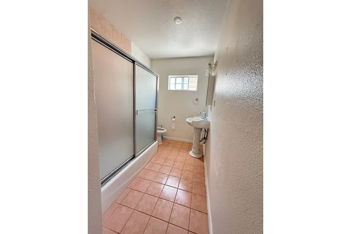 $3399 : Casa en Renta en South Gate image 5
