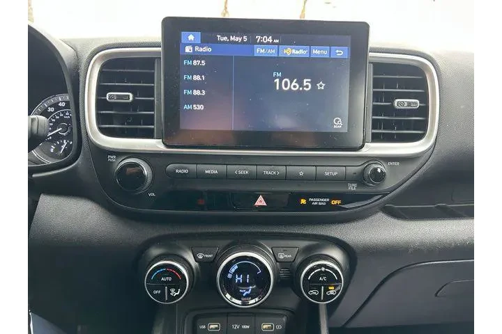 $16995 : Hyundai VENUE 2022 SEL 4dr C image 8