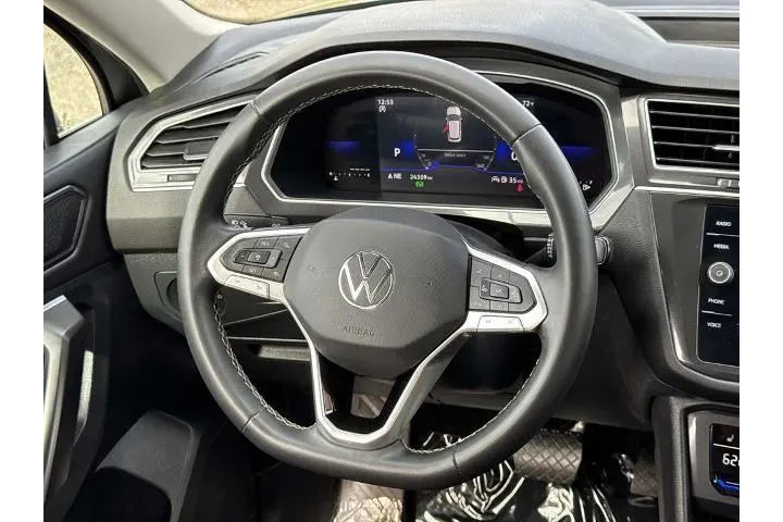$21000 : Volkswagen Tiguan 2023 SE 4d image 9