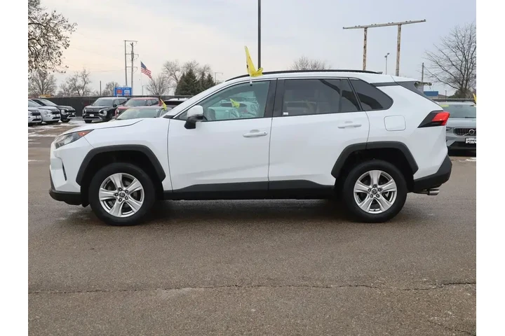 $23677 : Toyota RAV4 2021 AWD XLE 4dr image 6
