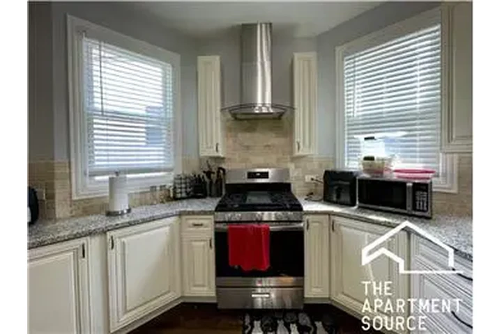 $2595 : Rental property with 2 bedro image 6