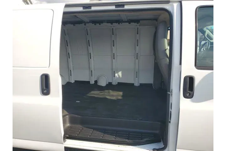 $23591 : GMC Savana 2023 2500 3dr Ext image 10