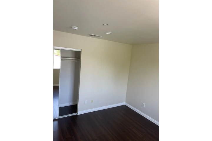 $800 : ALAMEDA & CENTURY SE RENTA image 3