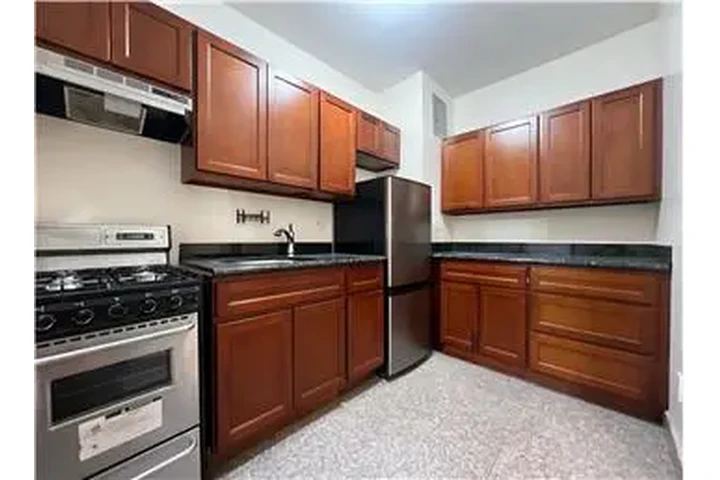 $2500 : Rental property with 1 bedro image 1