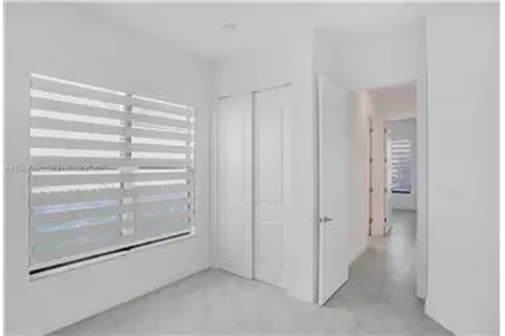 $4500 : Rental property with 3 bedro image 9