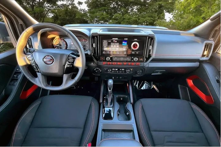 $40000 : Nissan Frontier 2025 4x4 PRO image 8