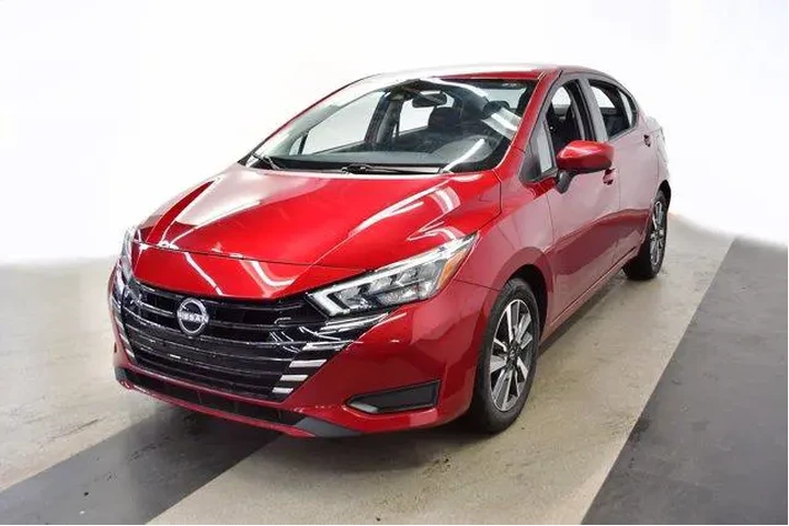$16994 : Nissan Versa 2025 SV 4dr Sed image 4