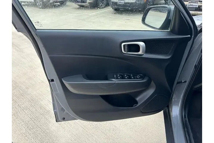 $13995 : Hyundai VENUE 2020 SE 4dr Cr image 9