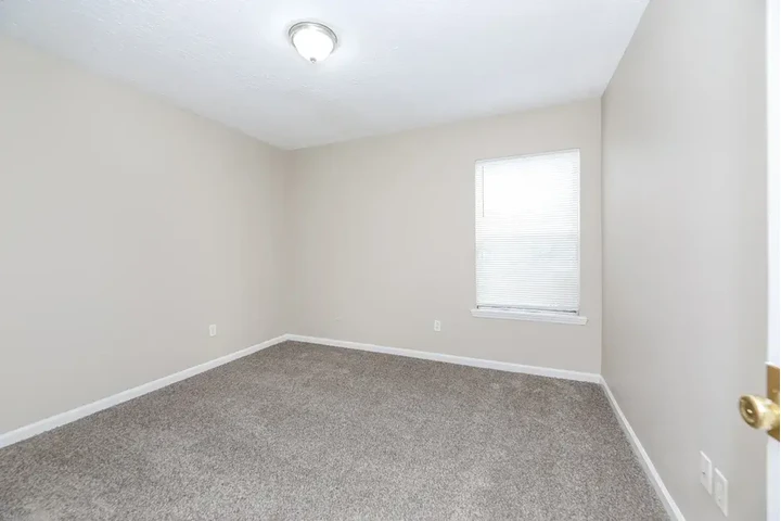 $2100 : SINGLE FAMILY HOME FOR RENT image 4