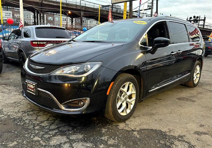 $25900 : 2020 Pacifica TOURING L image 5