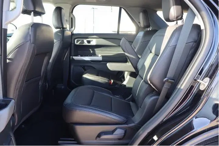 $35990 : Ford Explorer 2023 AWD XLT 4 image 10