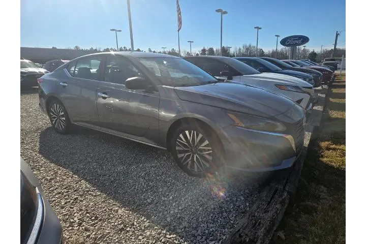 $19998 : Nissan Altima 2024 2.5 SV 4d image 2