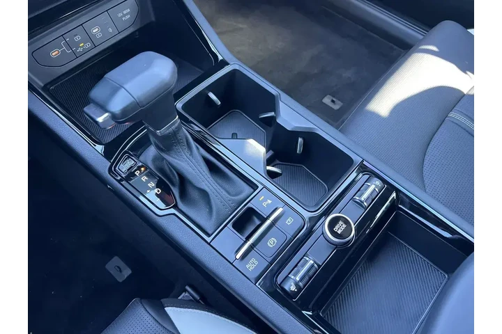 $28749 : Kia K5 2025 GT-Line 4dr Seda image 8