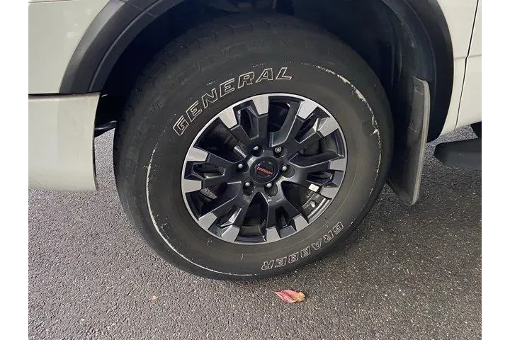 Nissan Titan 2021 4x4 PRO-4X image 9