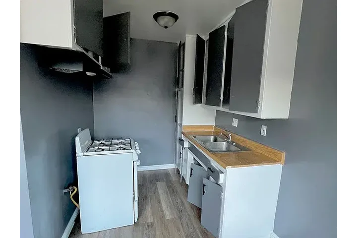 $1100 : New 1bd 1ba @Huntington image 3