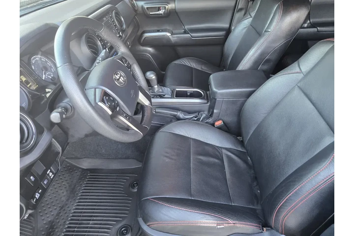 Toyota Tacoma 2023 4x4 TRD S image 9