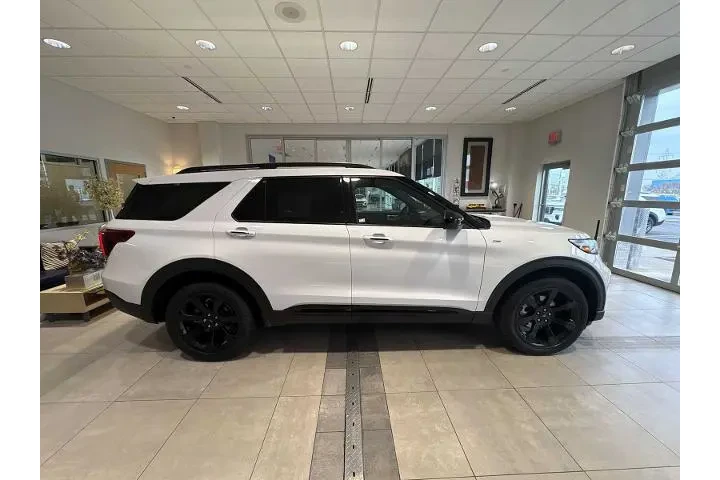 $35492 : Ford Explorer 2023 AWD ST-Li image 2