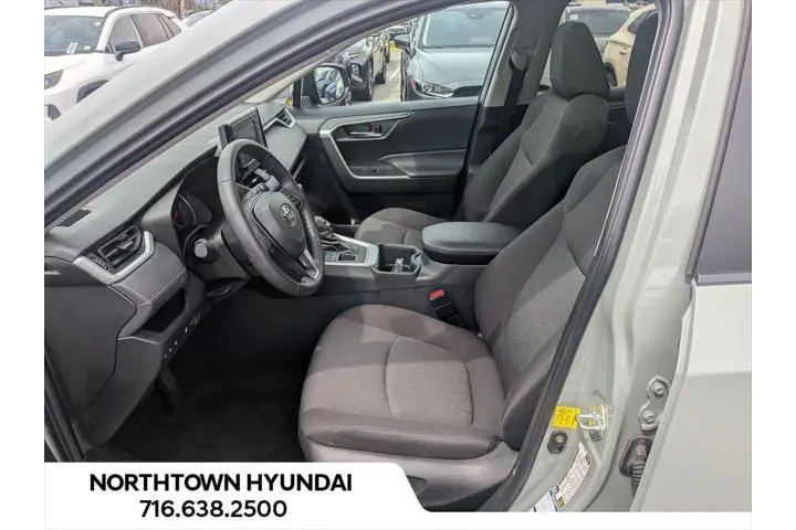 $30900 : Toyota RAV4 2022 AWD XLE 4dr image 10