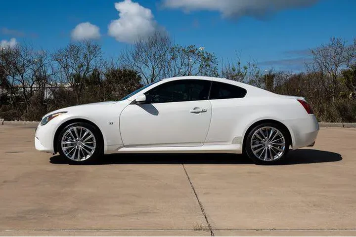 $18782 : INFINITI Q60 Coupe 2014 Jour image 5
