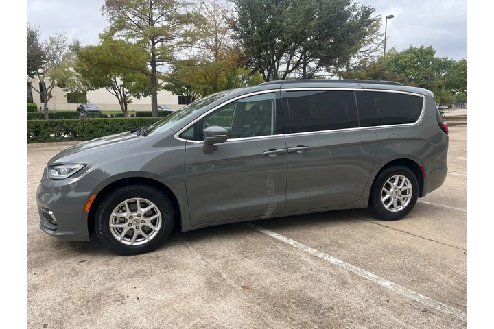 $12990 : 2022 Pacifica Touring L image 5