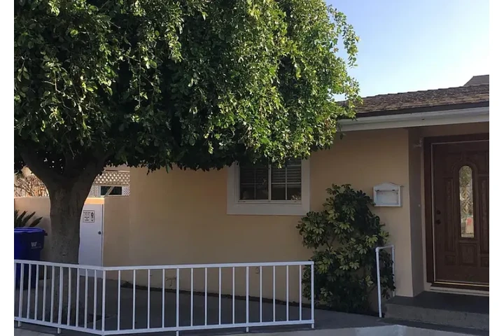 $1795 : Easy freeway access. 4 bedr image 1