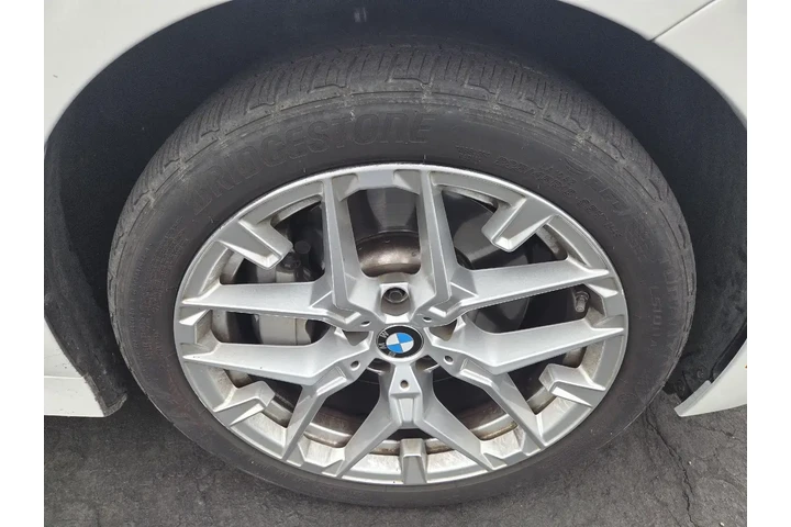 $34845 : BMW 3 Series 2025 330i 4dr S image 4