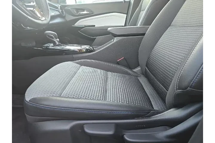 $20651 : Chevrolet Trax 2025 LT 4dr C image 5