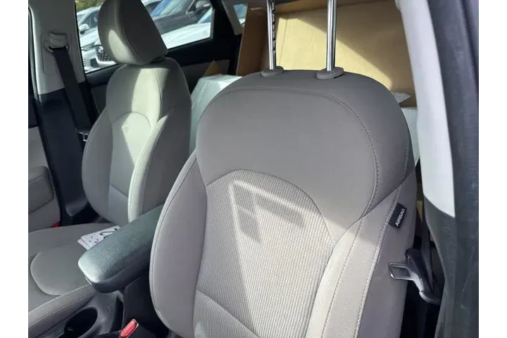 $15490 : Kia Forte 2021 LXS 4dr Sedan image 5