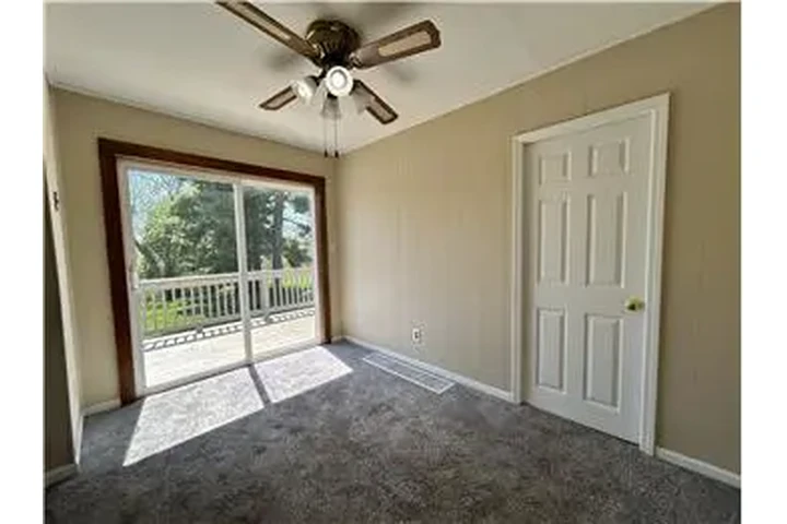 $1100 : Rental property with 2 bedro image 10